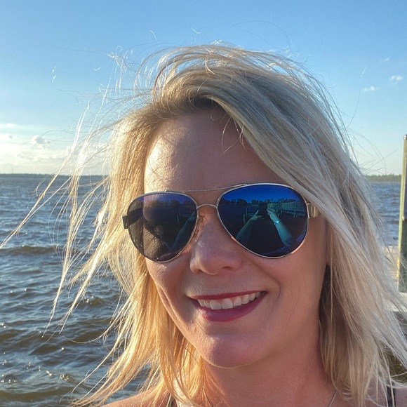 Meet your Posher, Michelle - Picture 1 of 1